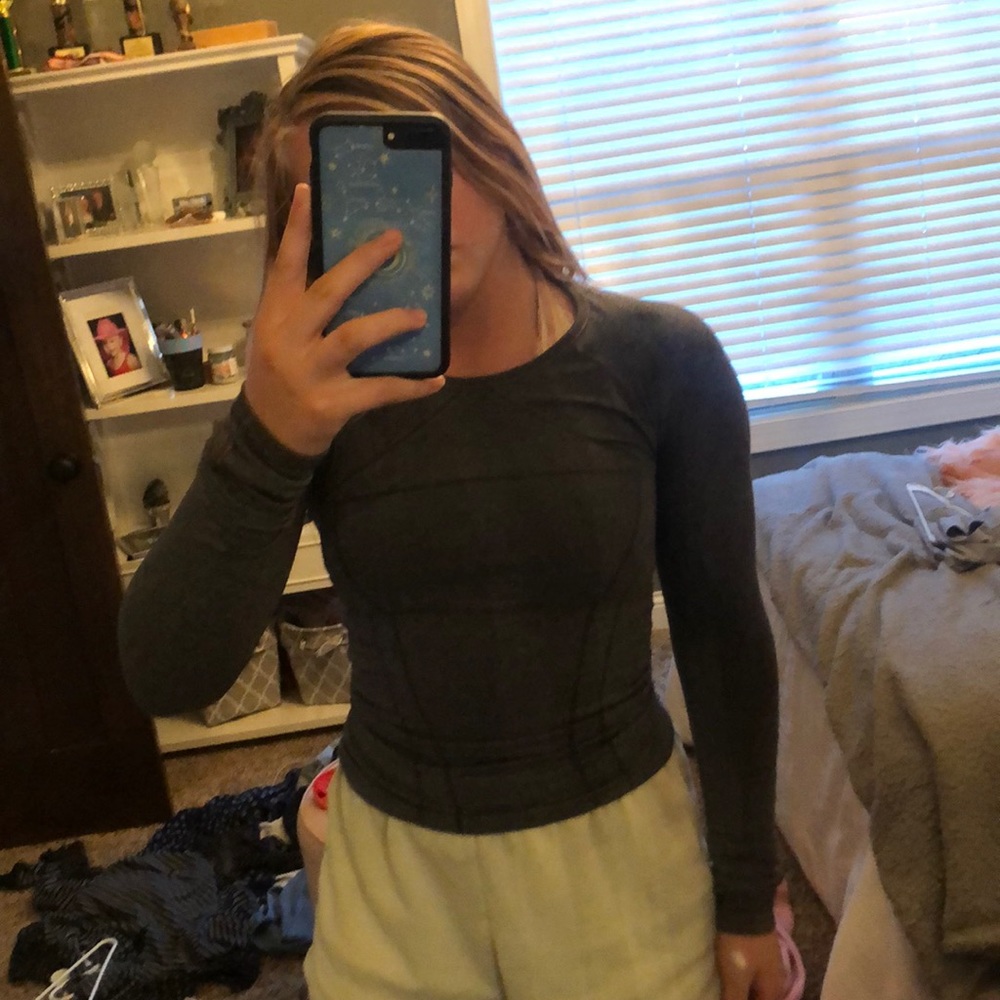 ivivva size kids medium. good for working out